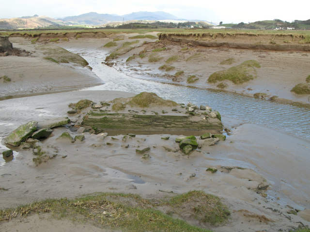 File:Remains of river crossing - geograph.org.uk - 736902.jpg