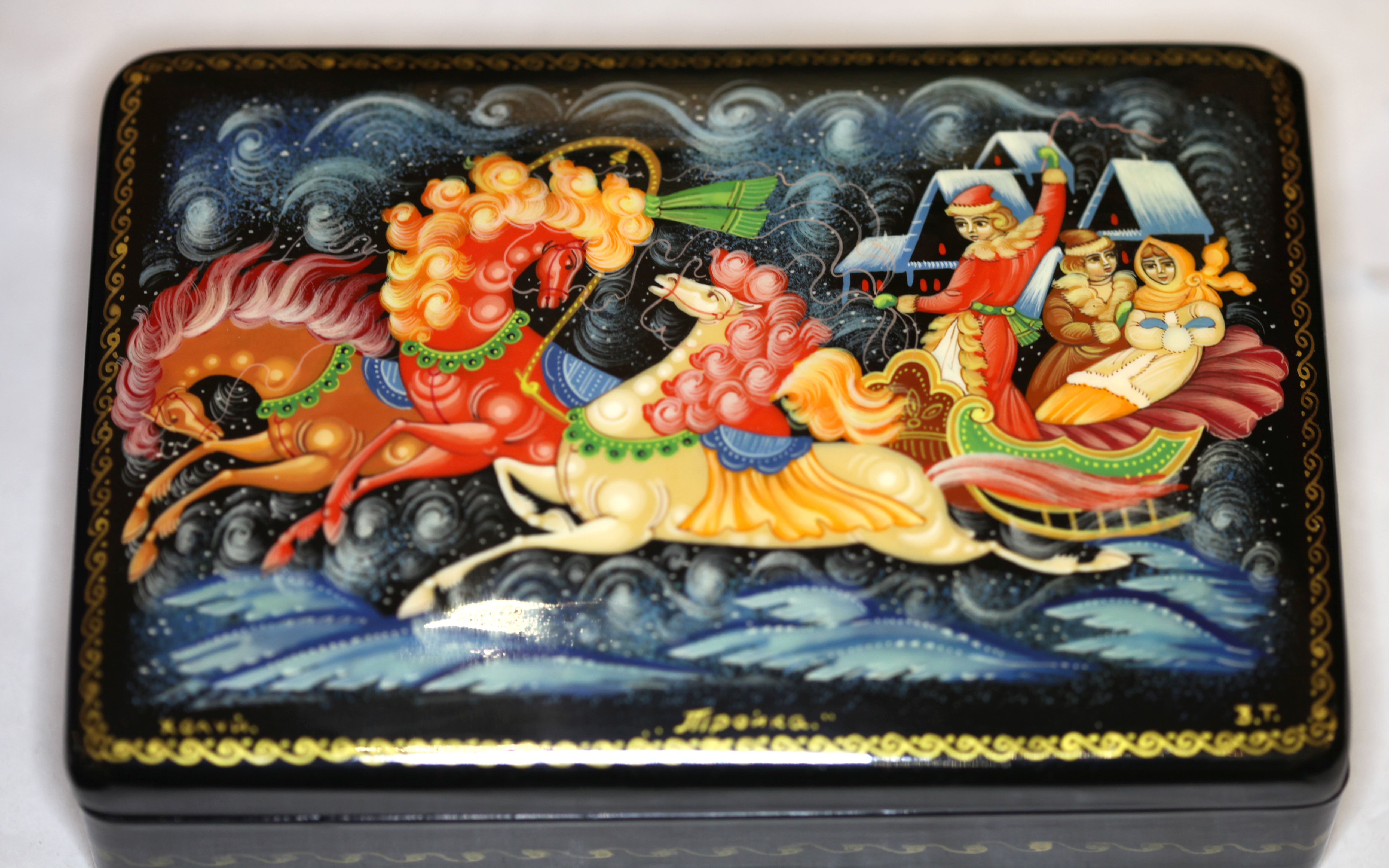 Тарелки палех. Russian Lacquer Art. Russian Lacquer. Russian Lacquer Box Art with Dragons.