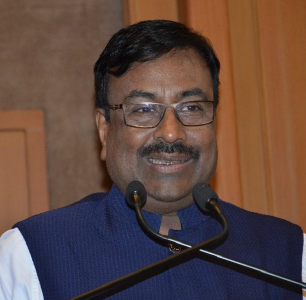 <span class="mw-page-title-main">Sudhir Mungantiwar</span> Maharashtrian politician