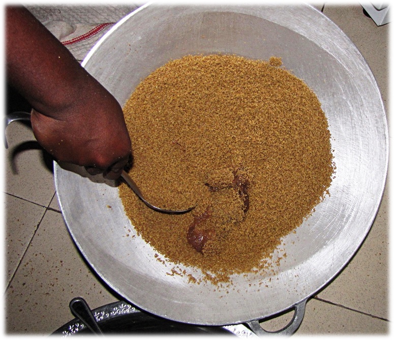 https://upload.wikimedia.org/wikipedia/commons/4/4c/Thi%C3%A8r%C3%A9_millet_couscous_8._blending_lalo_into_steamed_couscous.jpg