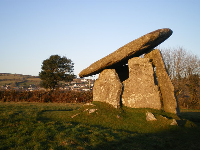 File:Trethevy Quoit from the SW - geograph.org.uk - 1102022.jpg