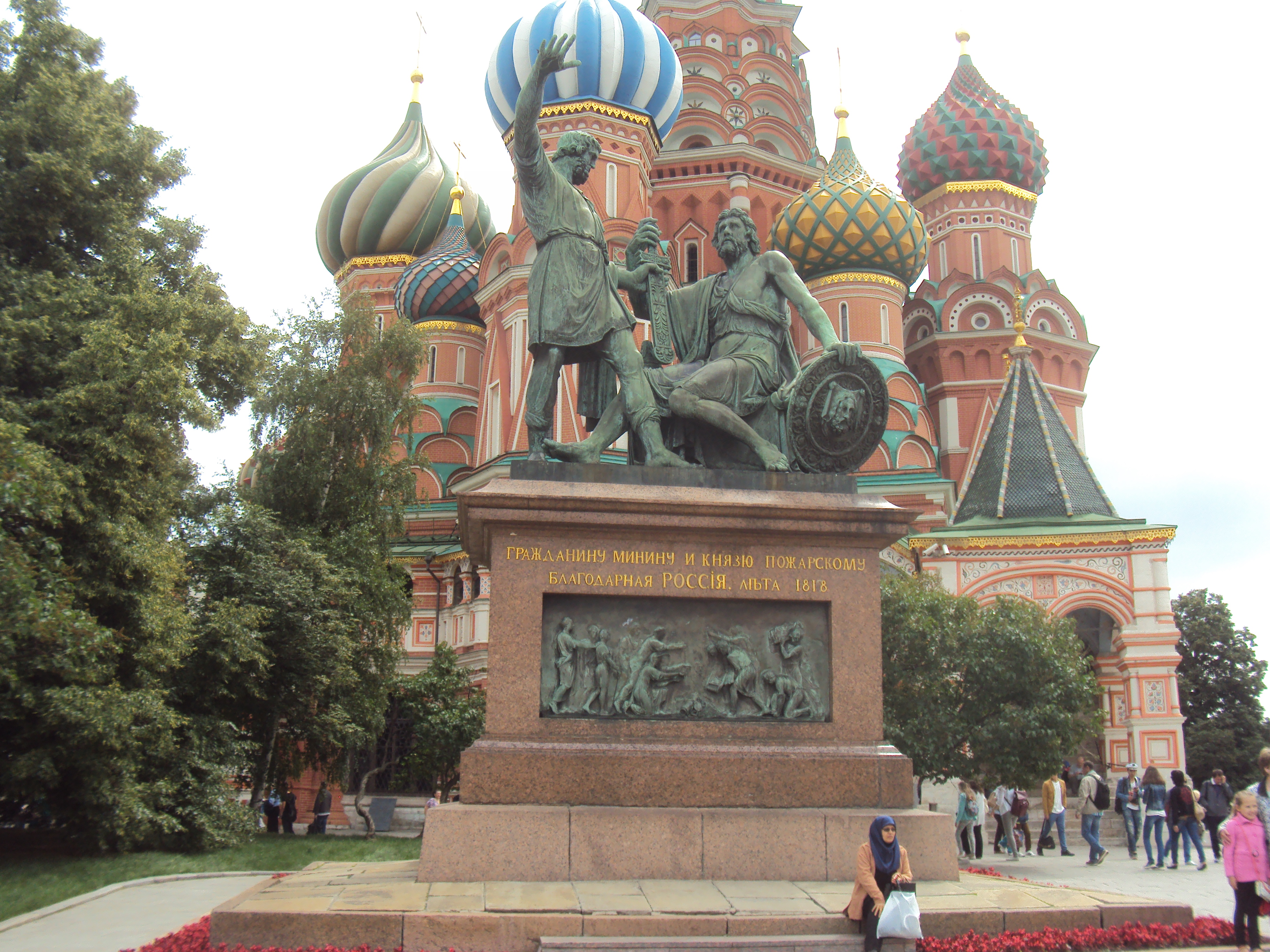 Где памятник пожарскому