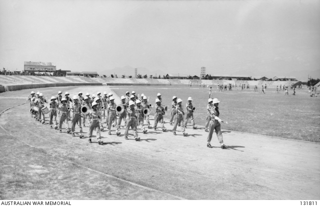 File:131811 ON VJ DAY TO HONOUR THE MEMORY OF PRIVATE KEN PARKER FROM ADELAIDE.JPG