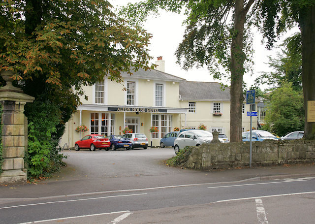 File:Alton House Hotel - geograph.org.uk - 945827.jpg