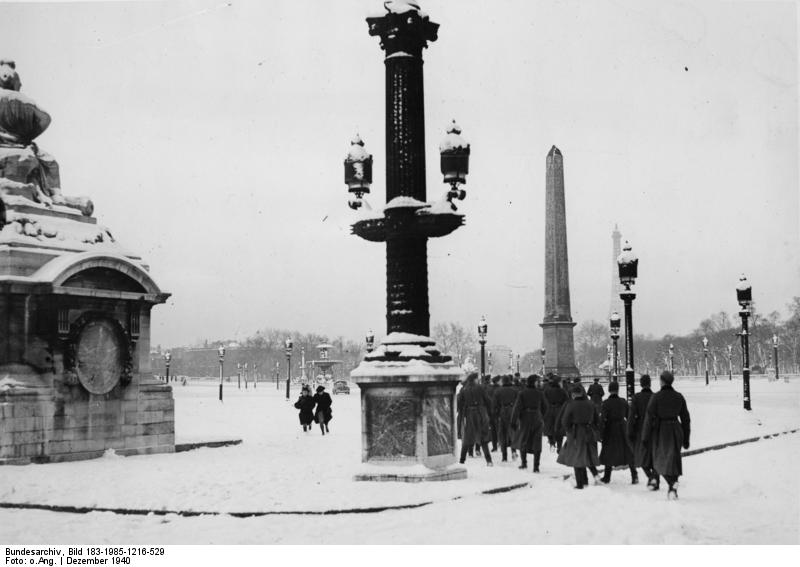 File:Bundesarchiv Bild 183-1985-1216-529, Paris, deutsche Soldaten am Place de la Concorde.jpg