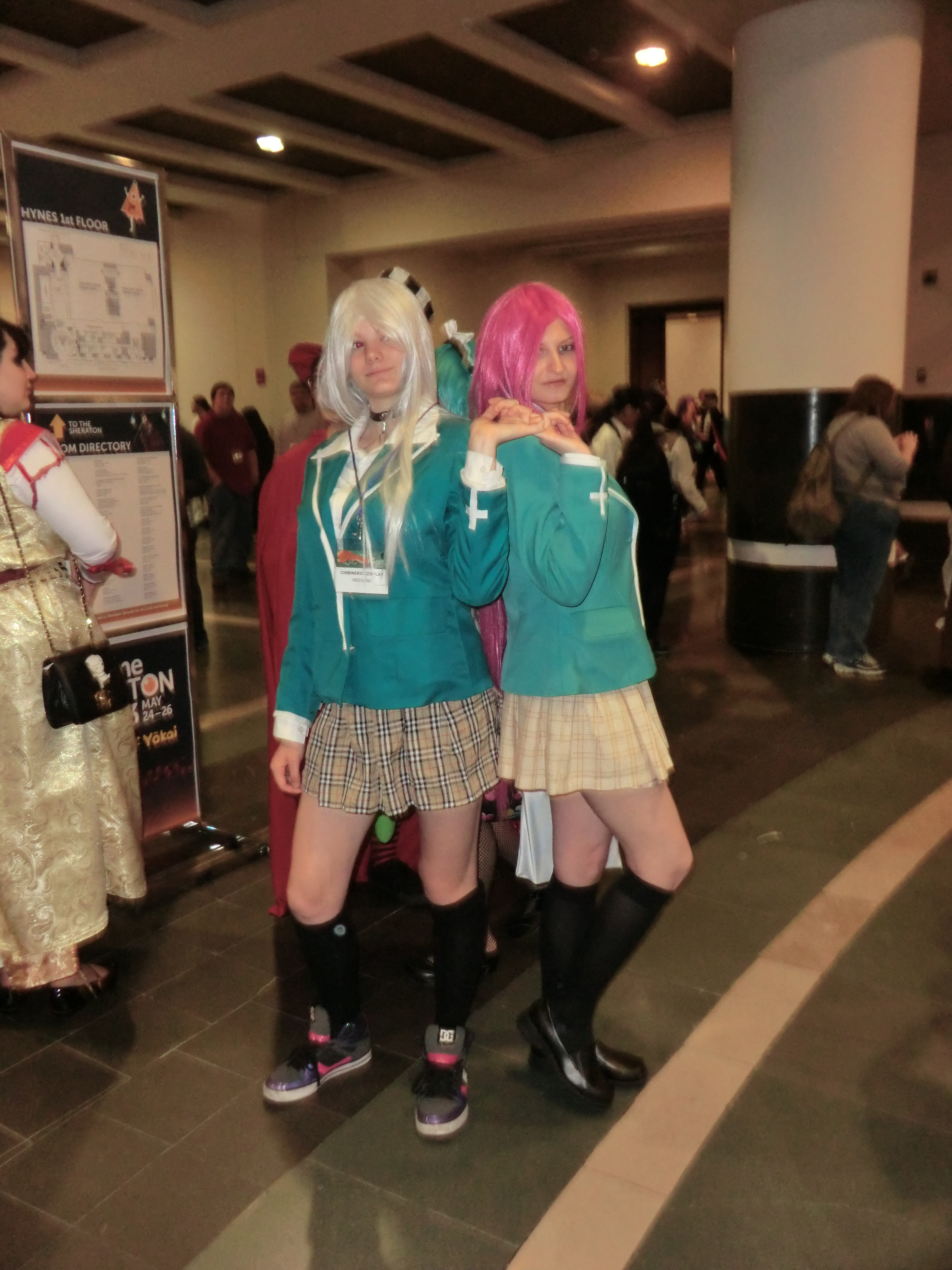 File:Cosplay of Inner and Outer Moka from Rosario + Vampire at Anime Boston  2013 (8862528927).jpg - Wikimedia Commons