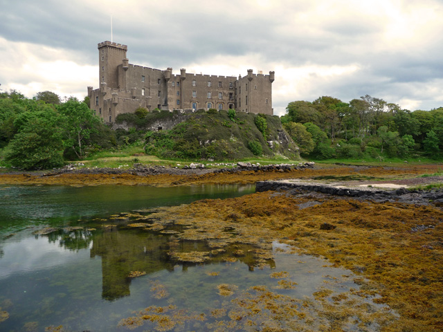 File:Dunvegan Castle - geograph.org.uk - 1374972.jpg