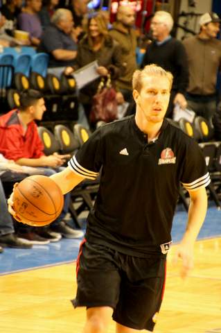 <span class="mw-page-title-main">E. J. Singler</span> American basketball player