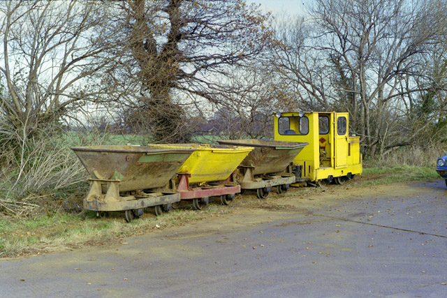 File:Empty train at Cherry Orchard Lane brickworks, 1989 (geograph 4848158).jpg