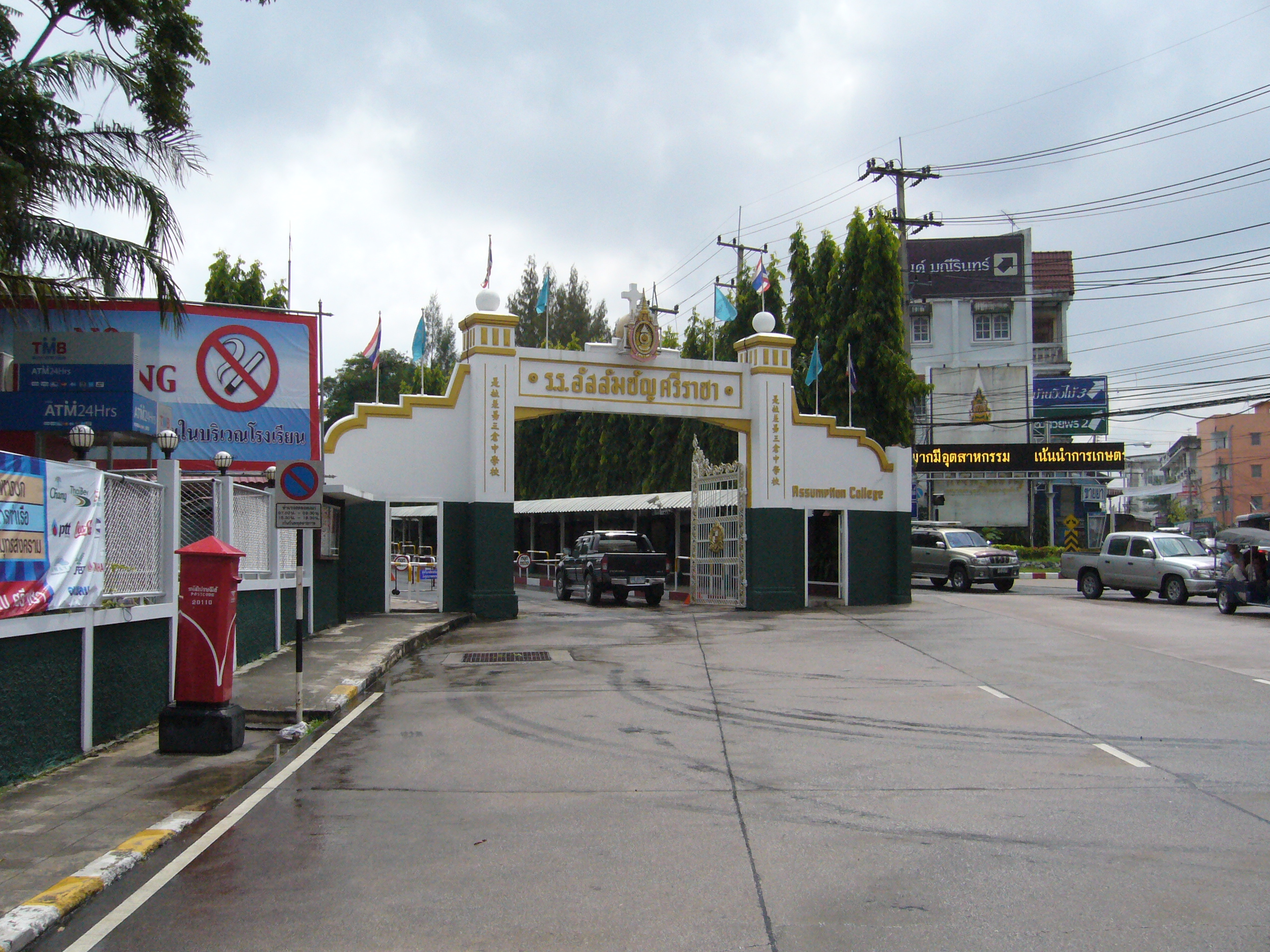 File:Entrance of the Assupmtion School Racha.JPG Wikimedia Commons