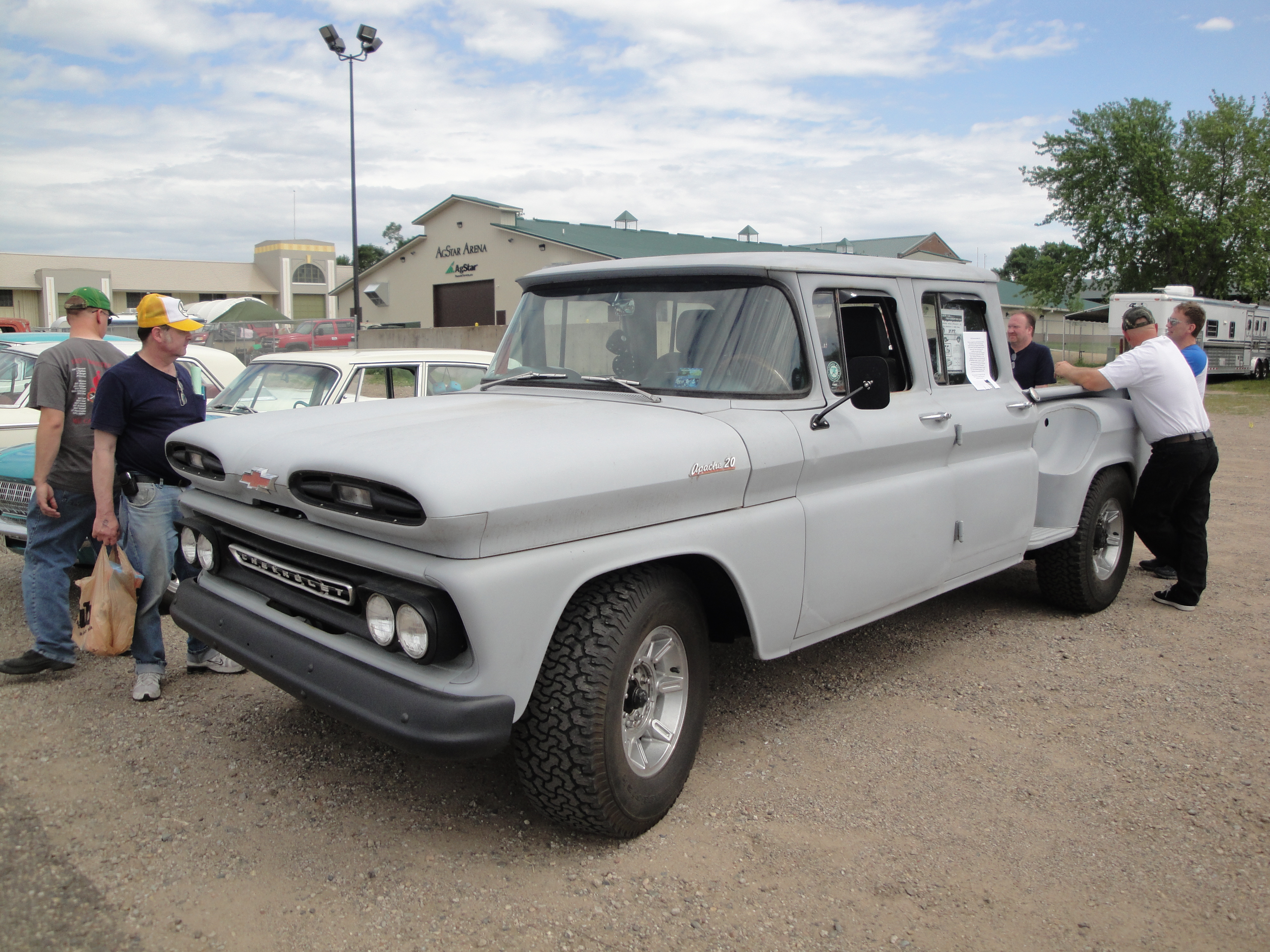 Chevrolet Apache Wagon