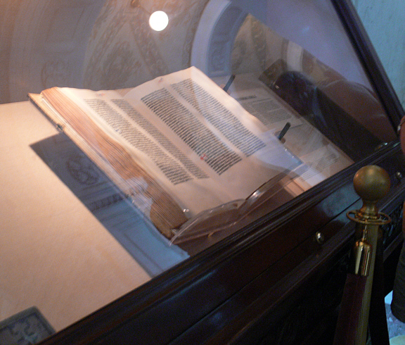 File:Gutenberg Bible LoC display.jpg