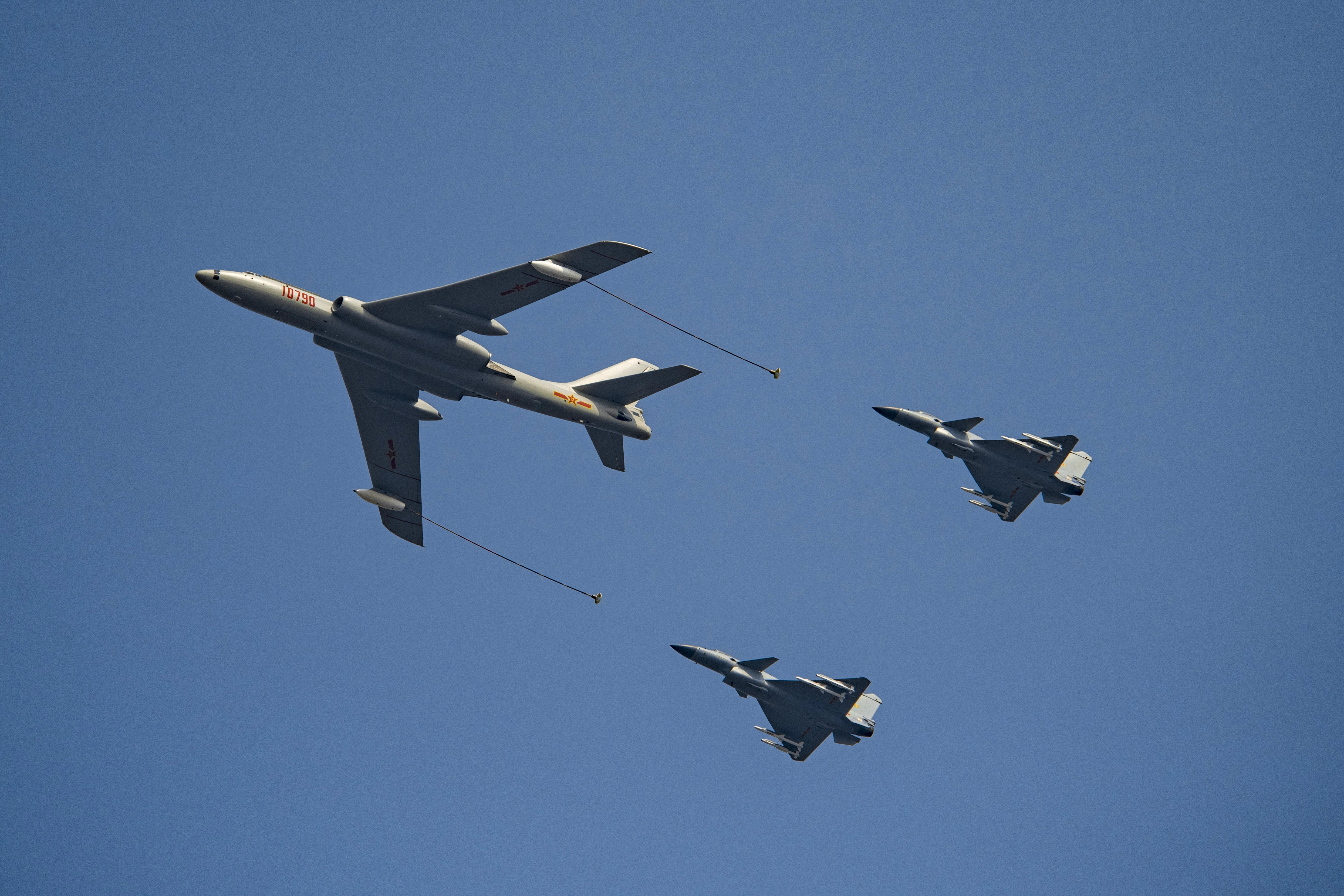 File:HY-6 and two J-10Bs at PRC70 Parade (20191001112908).jpg