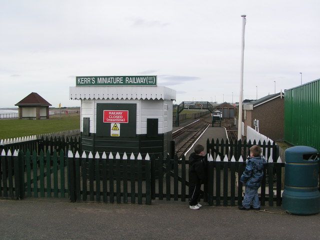 File:Kerr's Miniature Railway.jpg