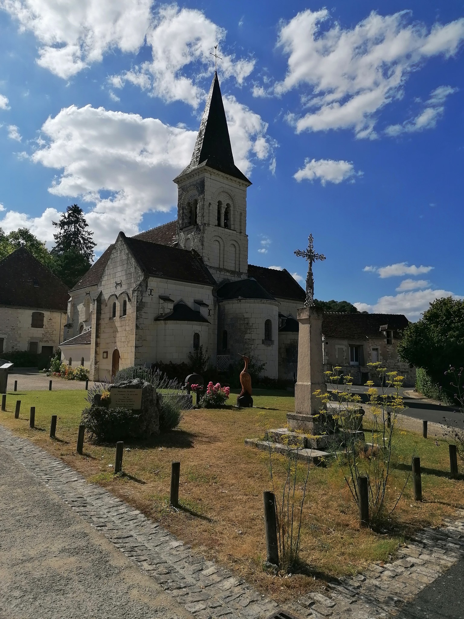 Église Saint-Hilaire de Leugny null France null null null null