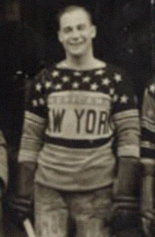 Фотография Лайонела Конкачера в костюме Starry New York Americans.