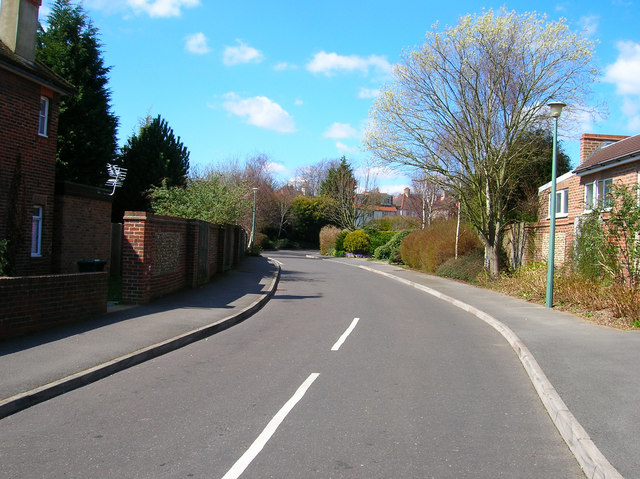 File:Lloyd Close - geograph.org.uk - 148727.jpg