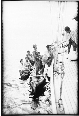 File:Loading bags from canoes onto SIRIUS, Buton, Indonesia (5864749819).jpg