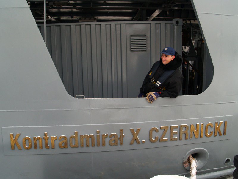 File:ORP Kontradmirał Xawery Czernicki (02).jpg