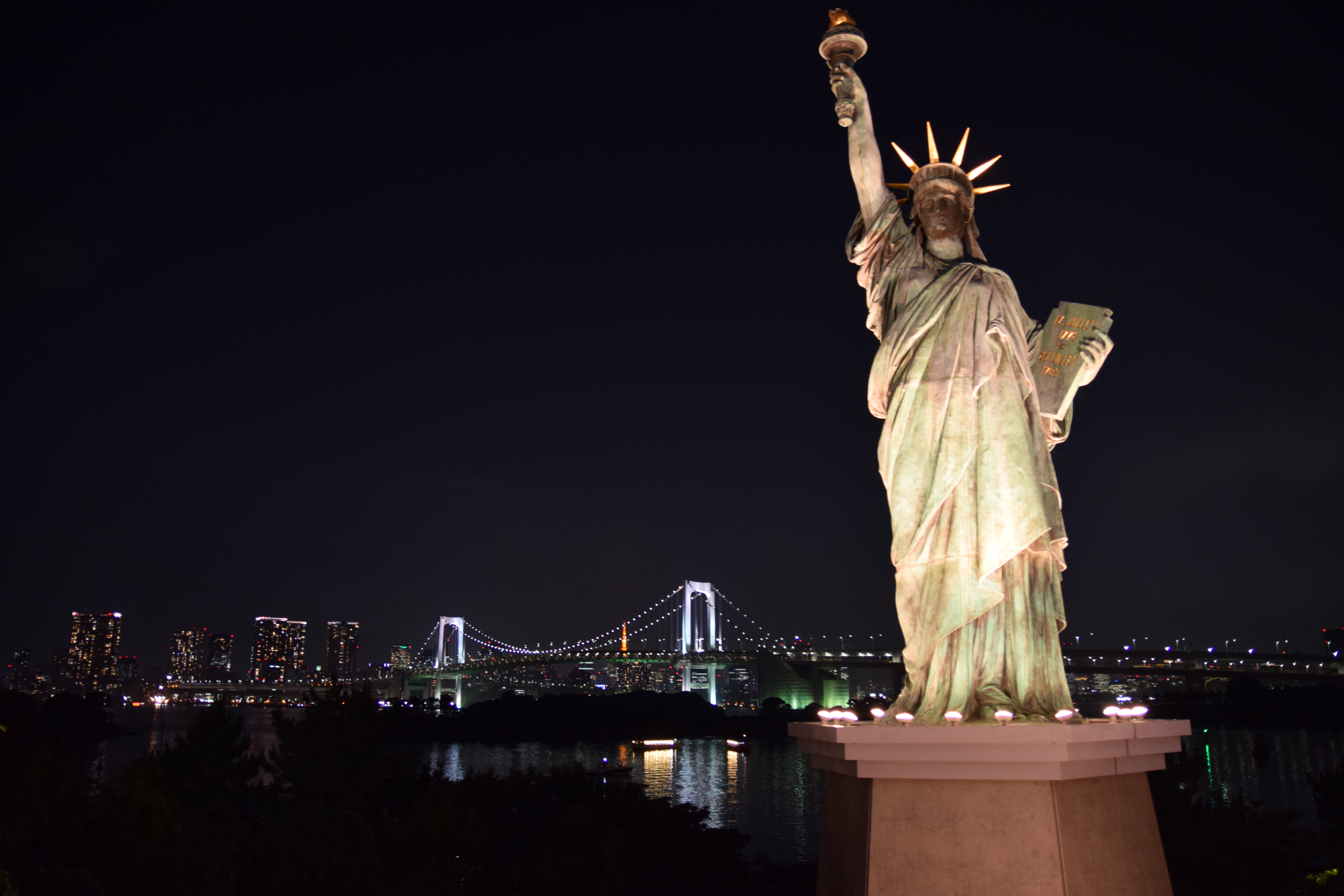 Gold dress threesome statue of liberty