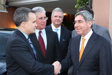 File:PadillaArias2008Handshake.jpg