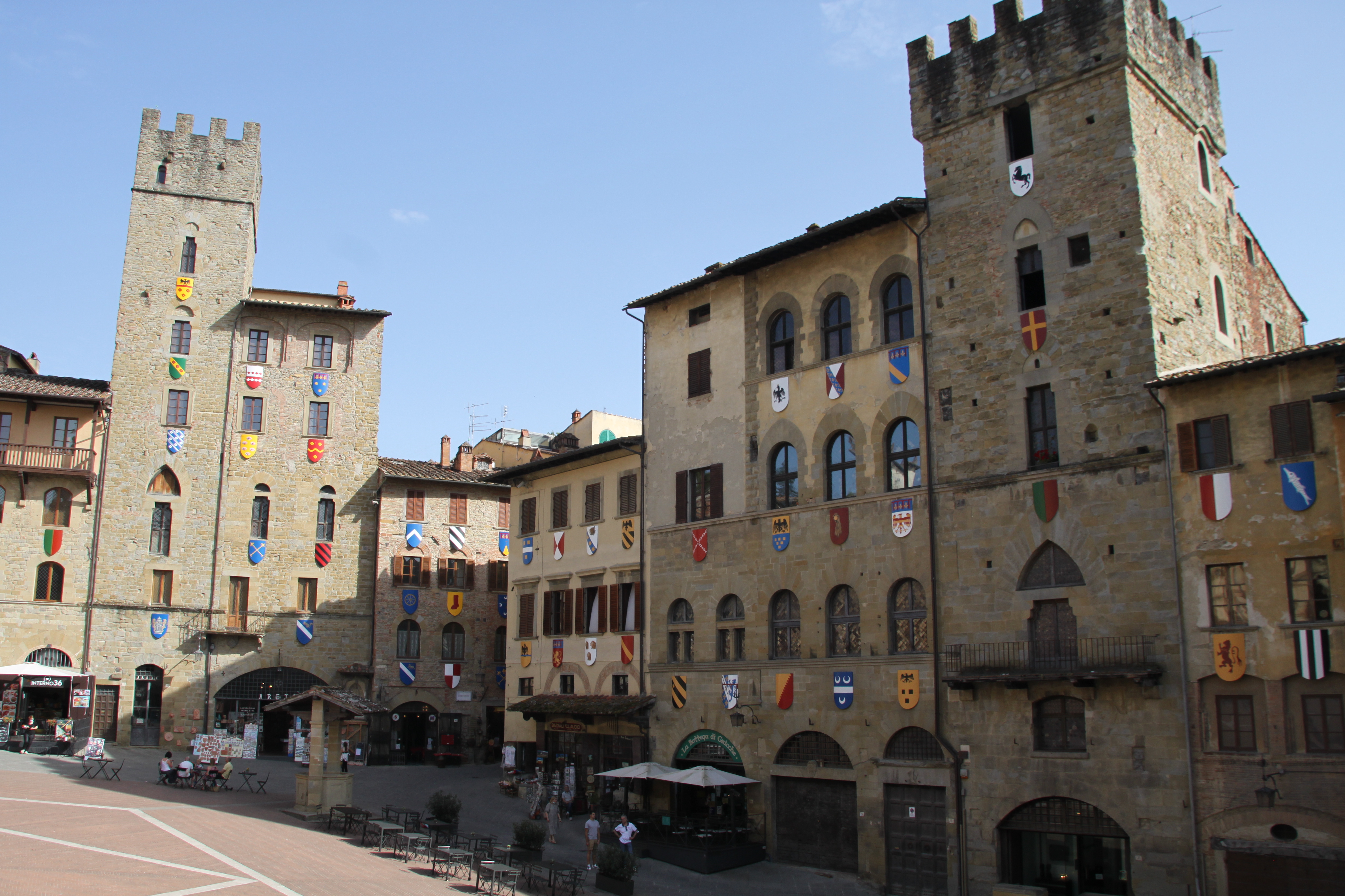 File Palazzi Piazza Grande Arezzo.jpg Wikimedia Commons