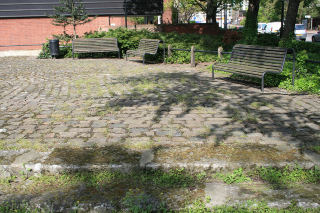 File:Small Overgrown Seating Area - geograph.org.uk - 793681.jpg