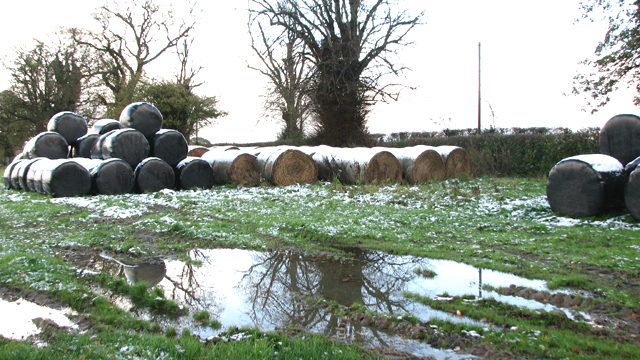 File:Straw and silage bales stored in a field - geograph.org.uk - 4746798.jpg