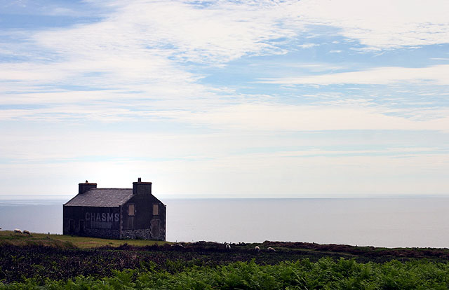 File:The Chasms shelter - geograph.org.uk - 25504.jpg