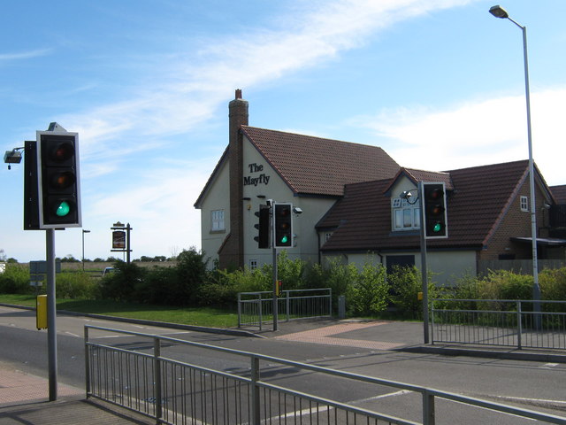 File:The Mayfly Public House, Hawkinge - geograph.org.uk - 1274727.jpg