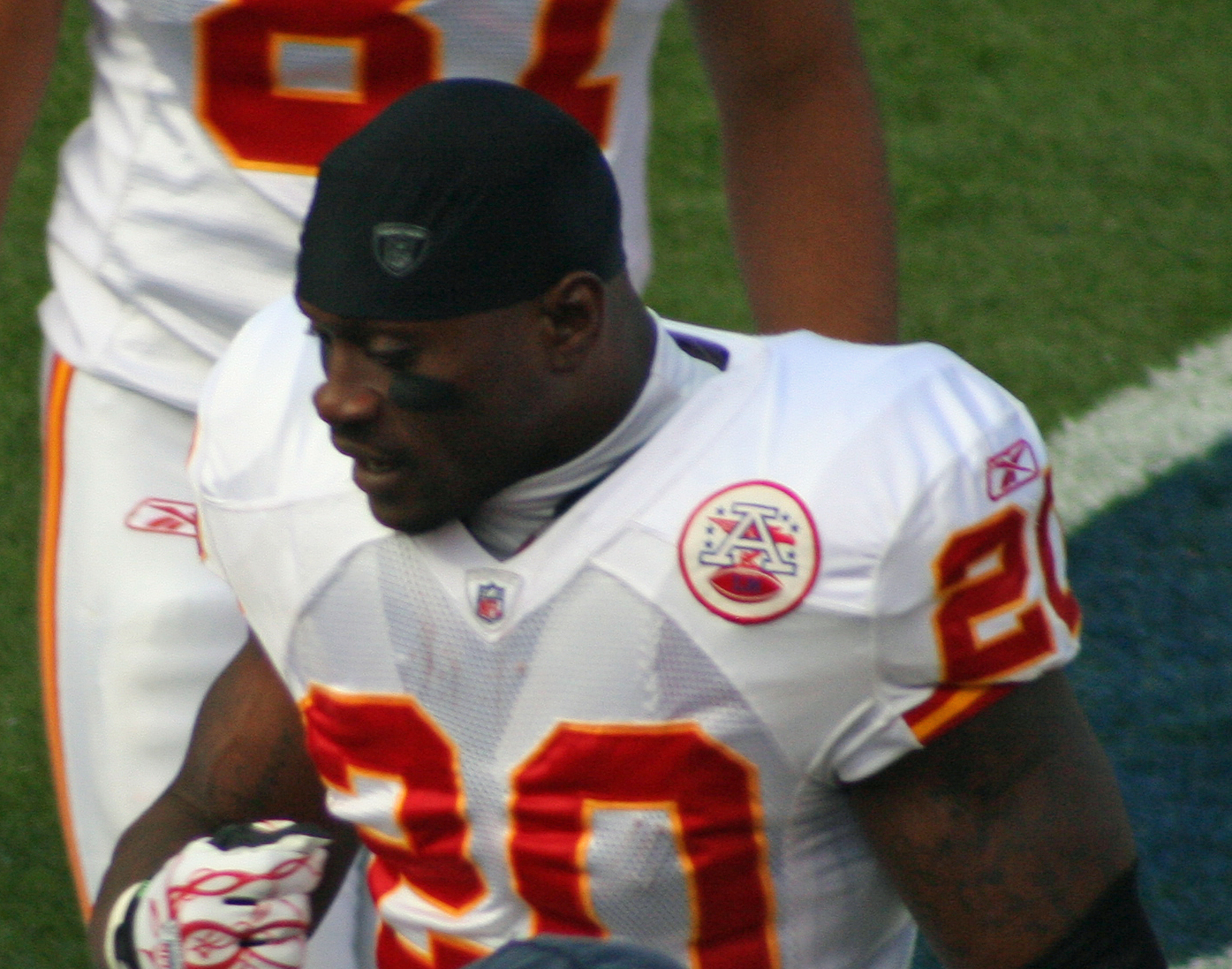 Thomas Jones (American football) - Wikipedia