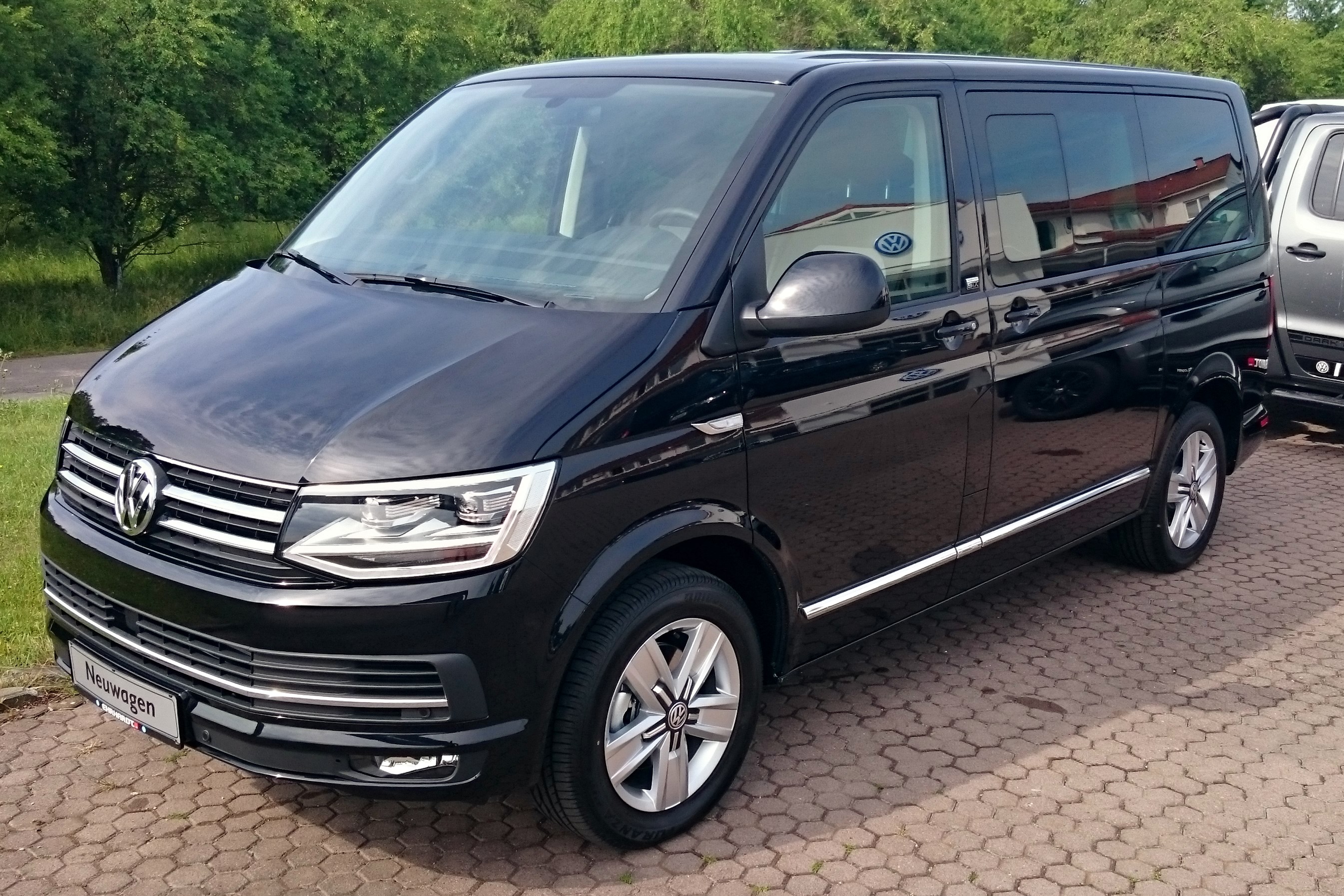 Volkswagen Multivan generation T5 3.2 V6 Automatic, 6-speed