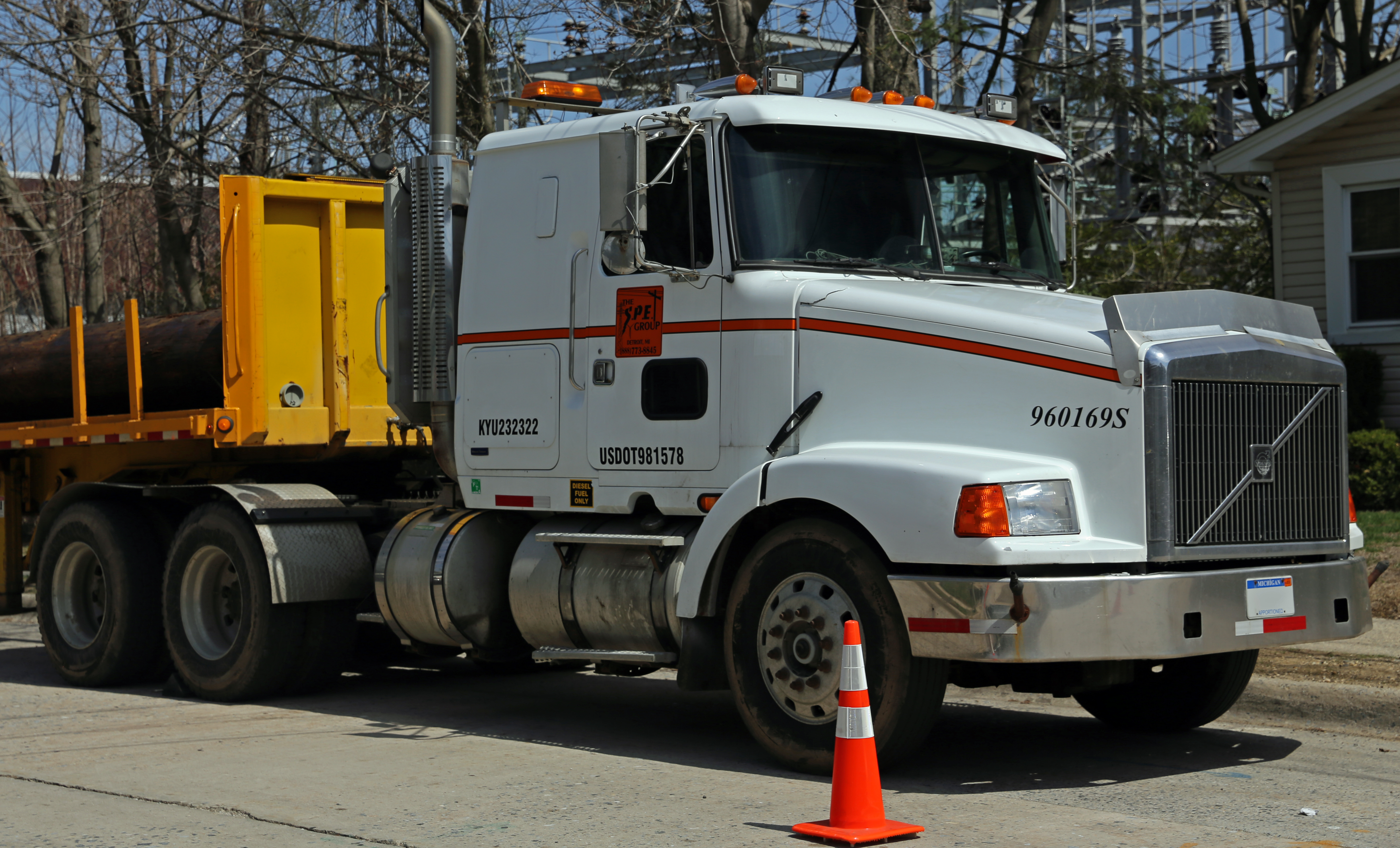 File:Volvo WIA tractor, Long Island.jpg - Wikimedia Commons