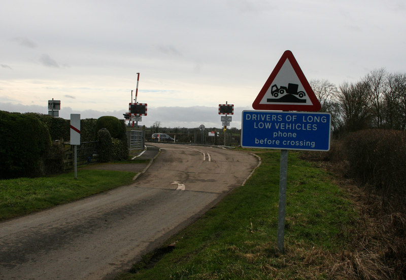 File:Westbrecks Crossing - geograph.org.uk - 4327880.jpg