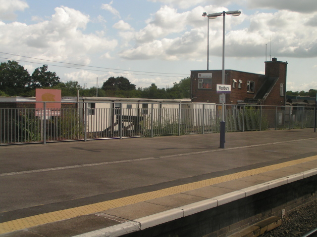 File:Westbury station - geograph.org.uk - 1391312.jpg