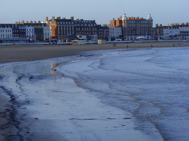 File:Weymouth Esplanade and Beach - geograph.org.uk - 1594760.jpg