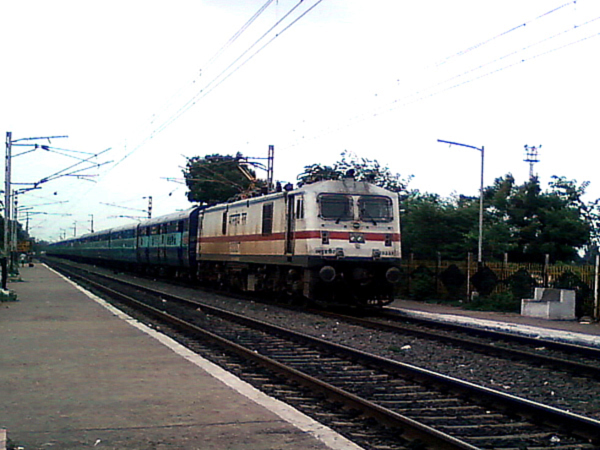 File:12717 Ratnachal Express at Marripalem 02.jpg