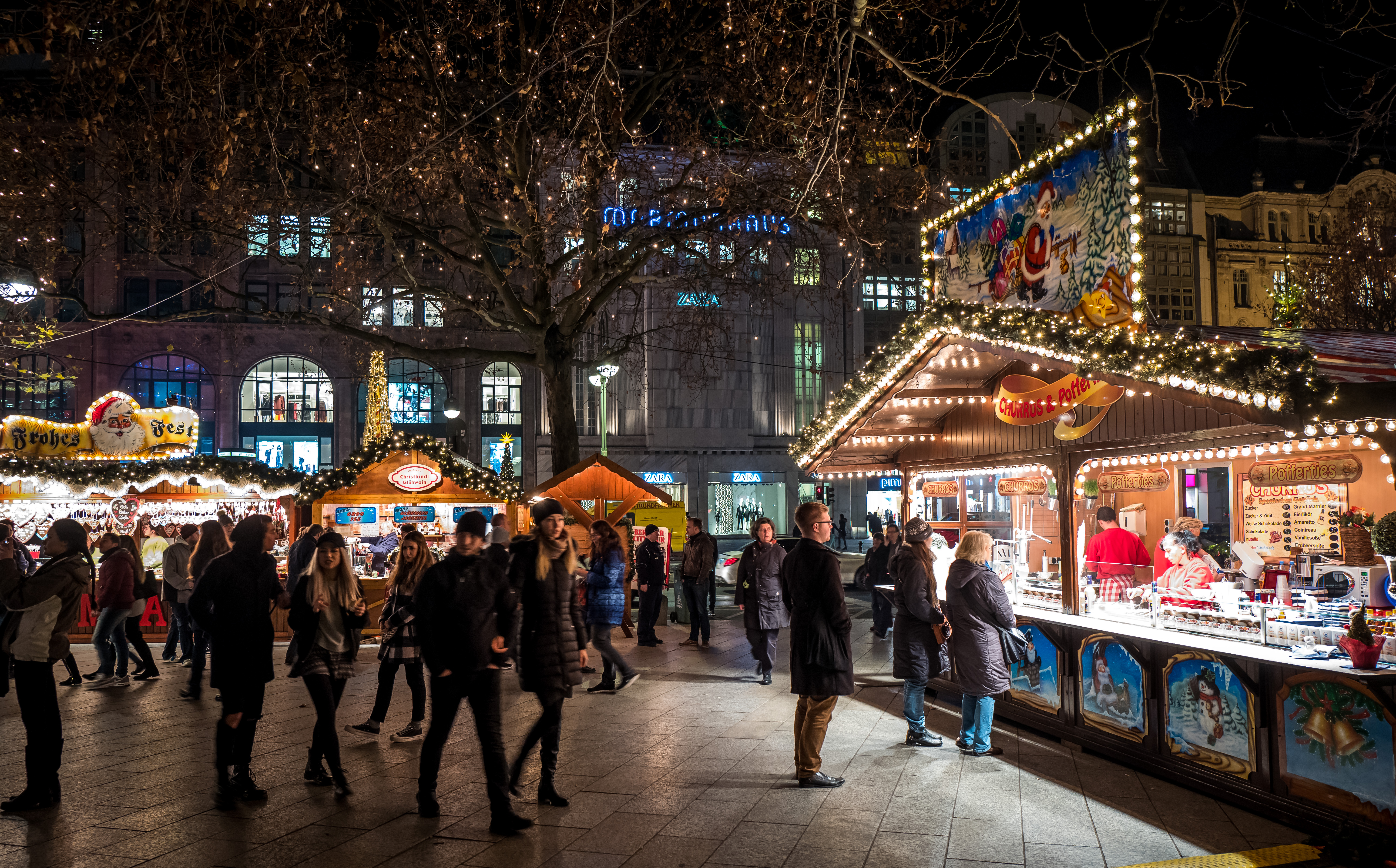 2016-11-23 Christmas market near Kaiser Wilhelm Church, Berlin.jpg