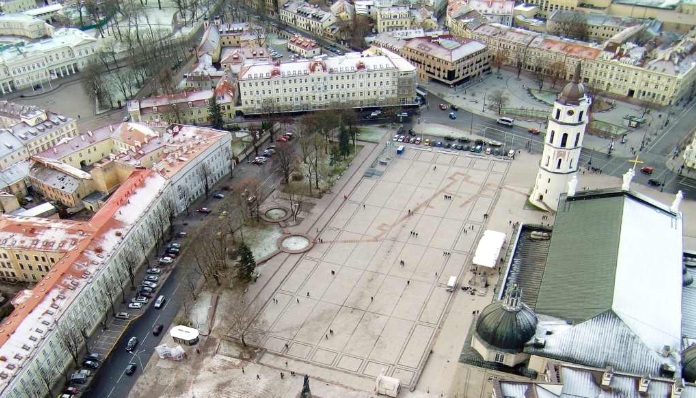 File:Aerial view of Vilnius Cathedral Square in 2011.jpg