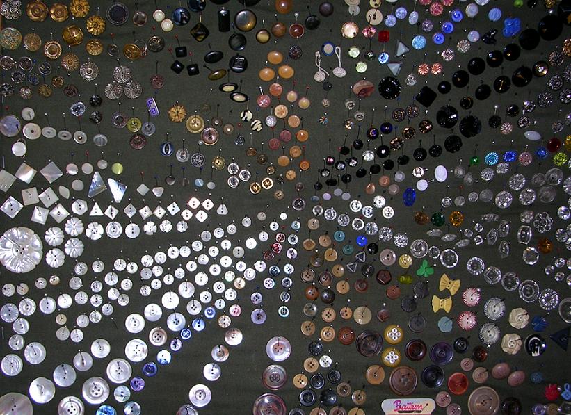 File:Button collection display.jpg - Wikimedia Commons