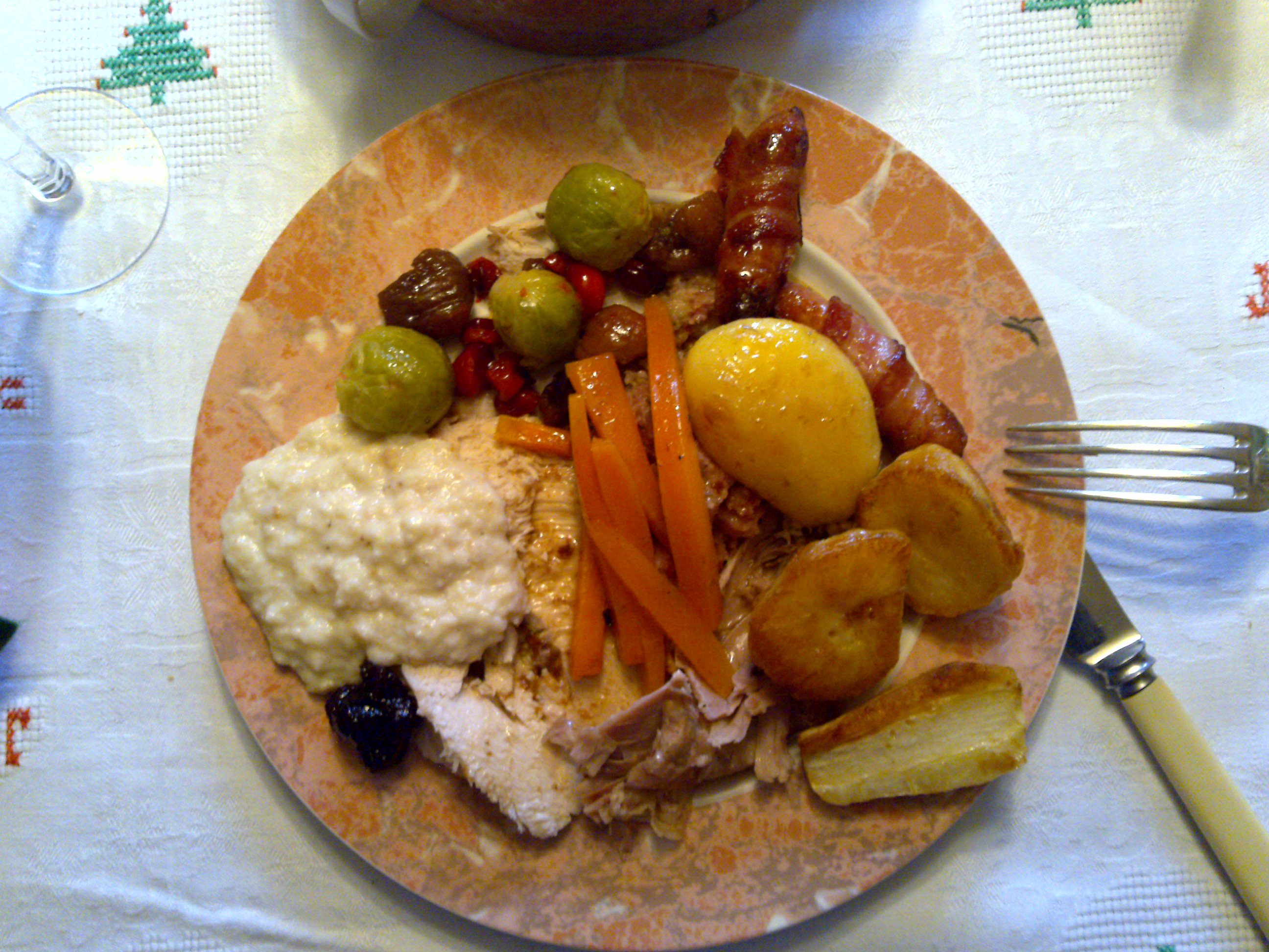 file-christmas-lunch-in-the-united-kingdom-jpg-wikimedia-commons