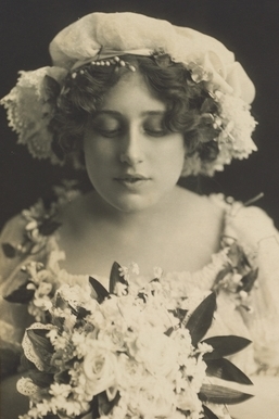 <span class="mw-page-title-main">Dorothy Brunton</span> Australian singer and actress