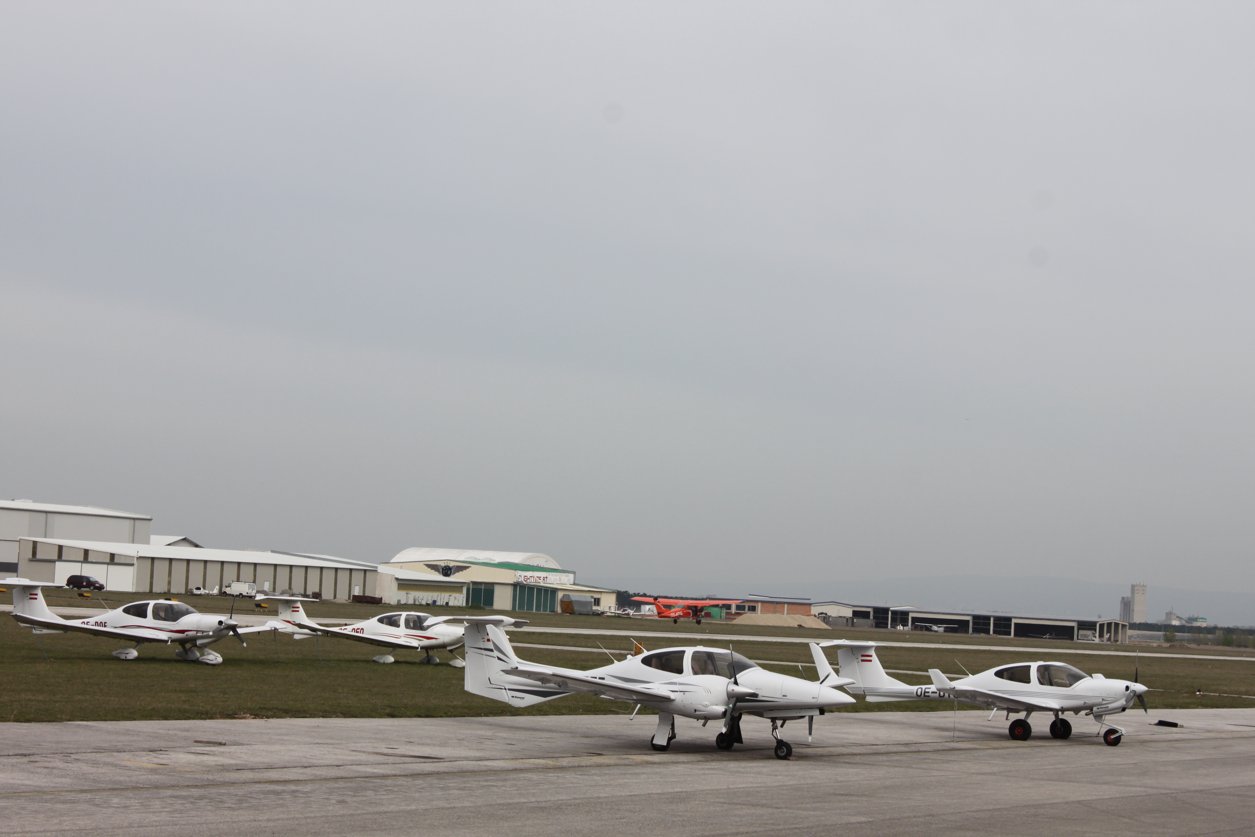 File Flugplatz Wiener Neustadt Ost 02 Jpg Wikimedia Commons