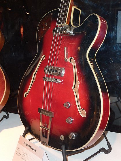 File:Framus 5-150 Star Bass (1960s), Framus-Museum in Markneukirchen, Musikmesse Frankfurt 2010 (ipernity 7645599.579ea61c.560).jpg