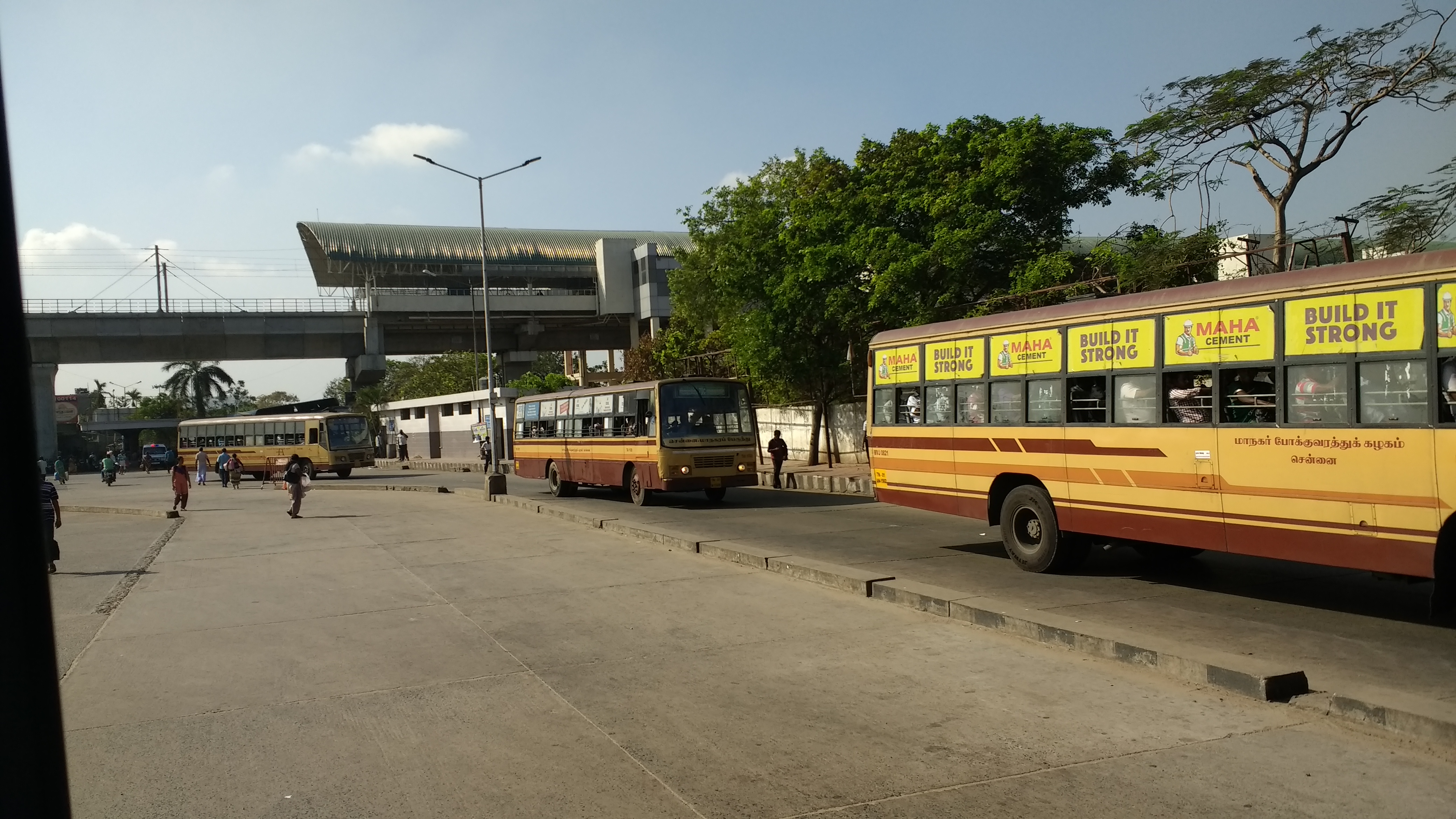 File Koyambedu Bus Stand Jpg Wikimedia Commons