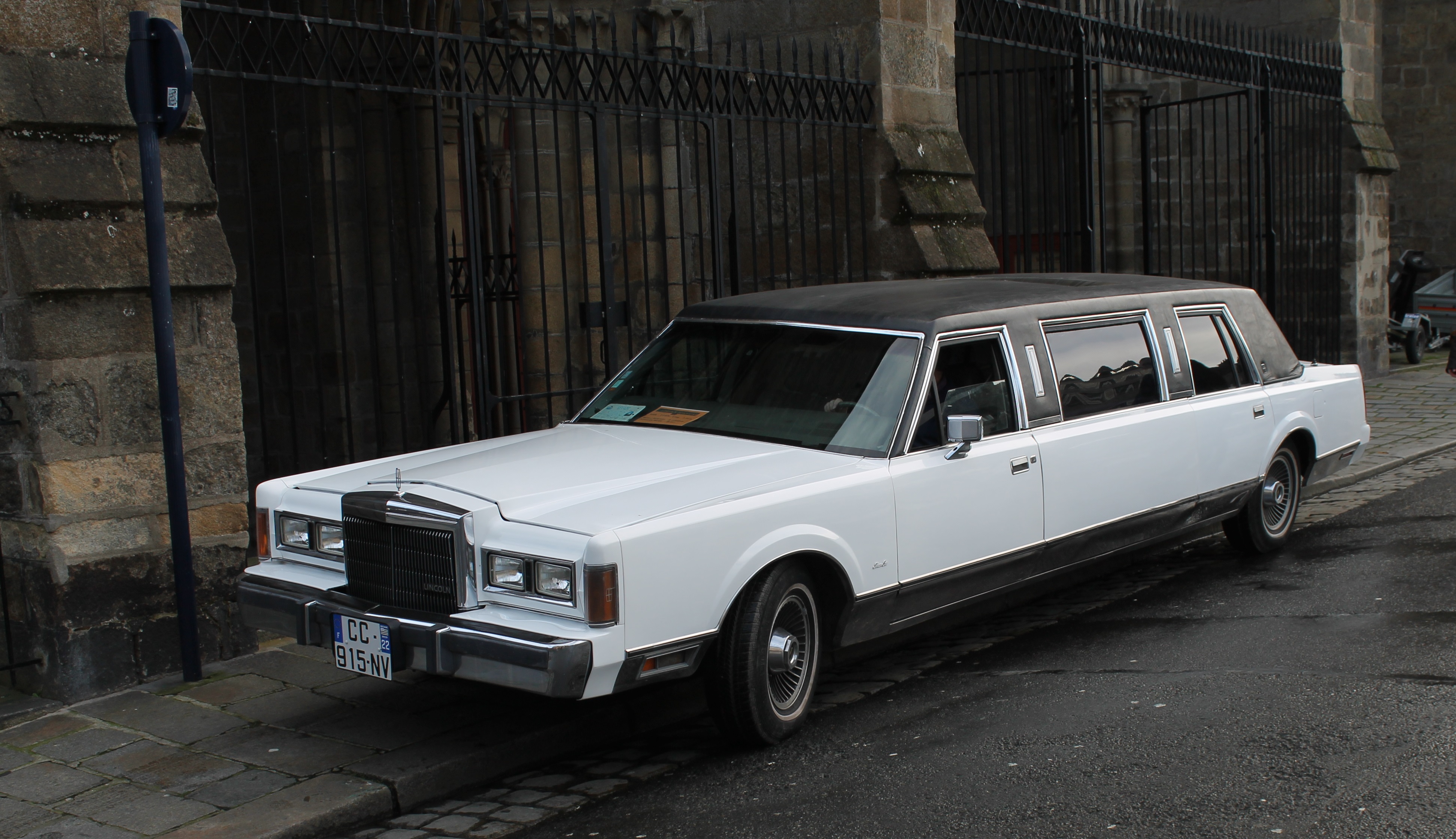 2022 lincoln town car limo