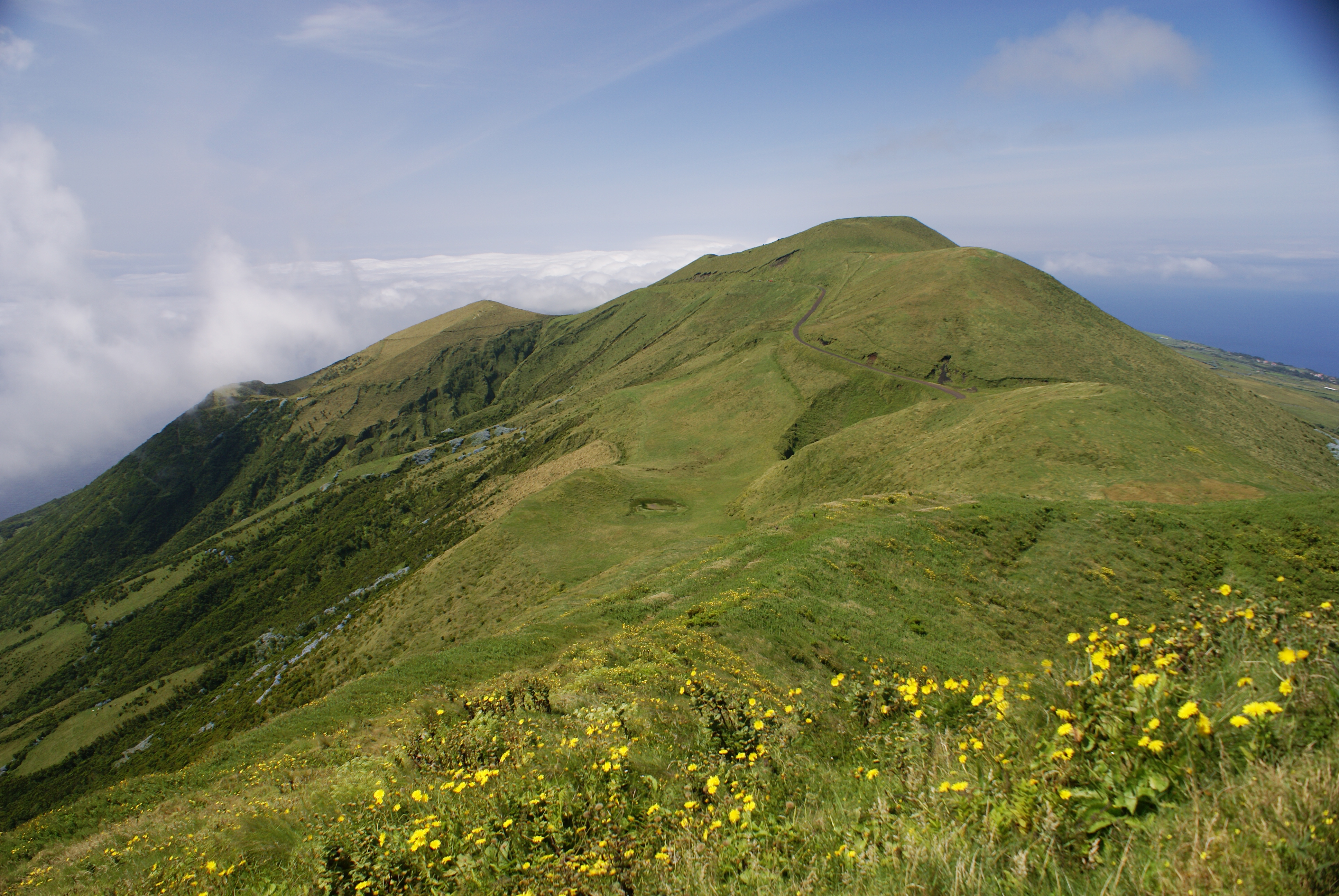 São Jorge: Entre o mar e a montanha, no coração dos Açores