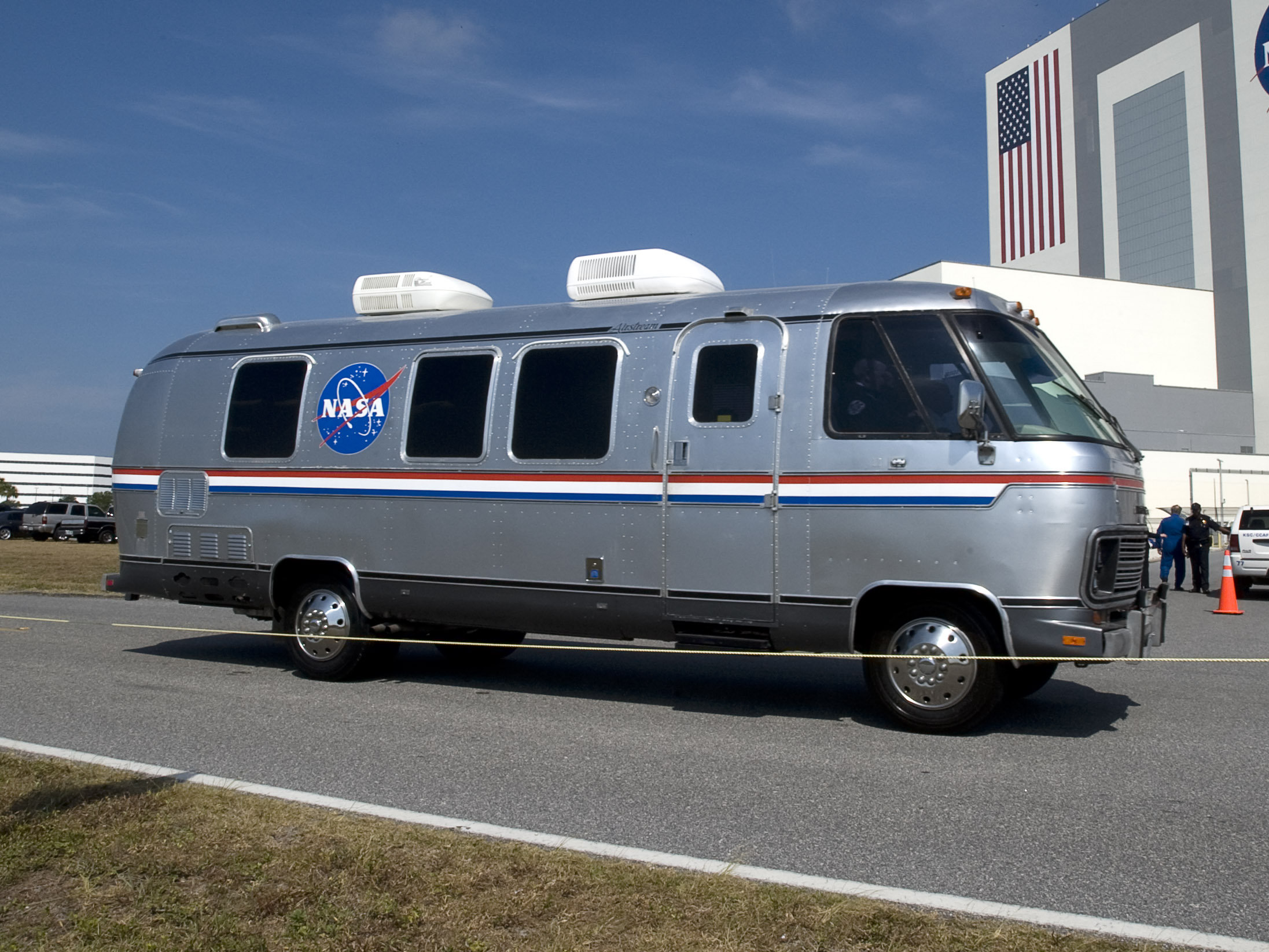 File:NASA Astrovan.jpg - Wikipedia