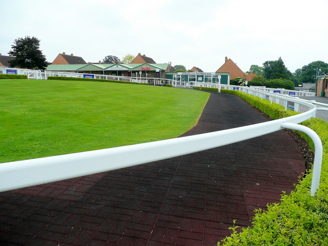 File:Parade ring at Hereford Racecourse - geograph.org.uk - 1355286.jpg