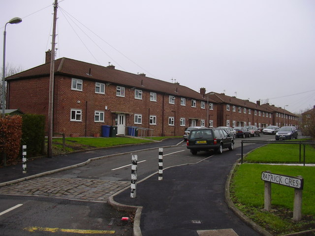 File:Patrick Crescent, Higher Cloughfold - geograph.org.uk - 1089183.jpg